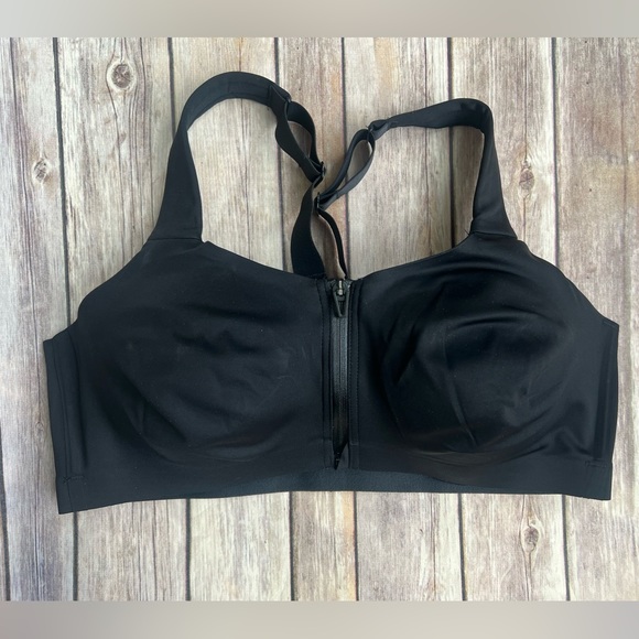 Victoria’s Secret - Knockout Front-Close Sports Bra. - Picture 5 of 5